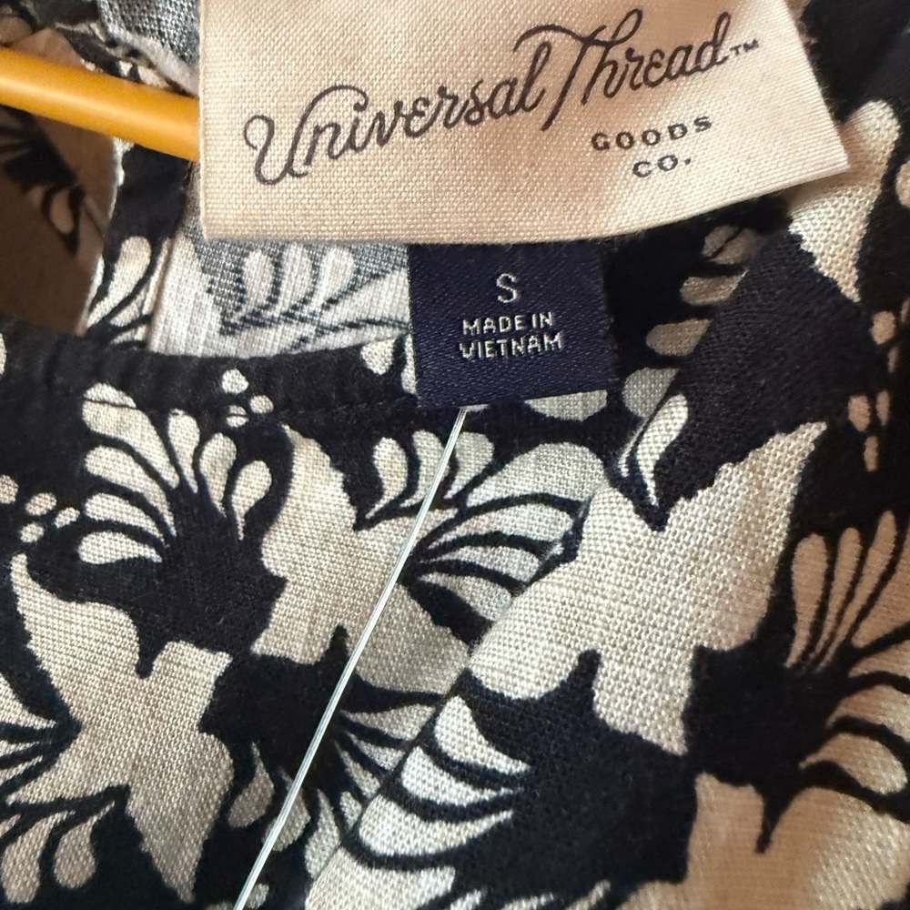 Universal Thread Black and Cream Floral Midi Dress - Picture 5 of 6